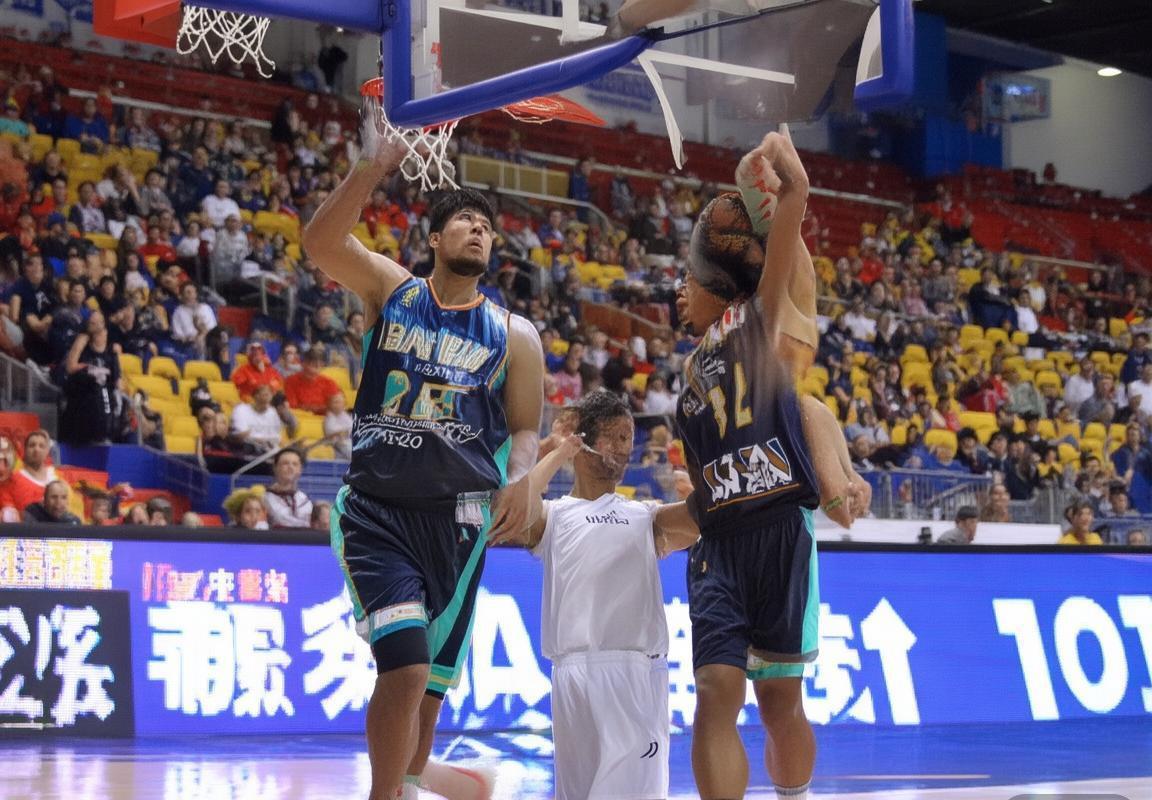 广厦对阵青岛：精彩对决回顾与赛后分析(图2)