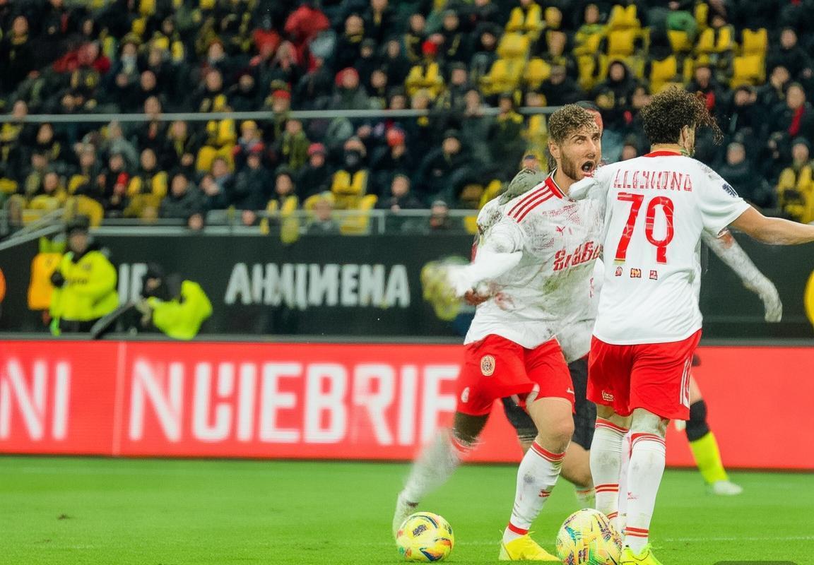 德甲焦点战：多特蒙德与莱比锡激战2:2平局对决解析