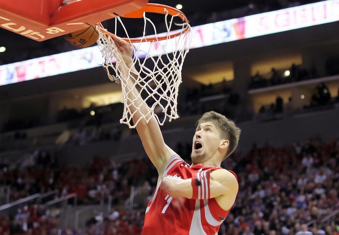 火箭队三分狂潮击溃国王，哈登保罗双星闪耀逆袭胜局(图3)