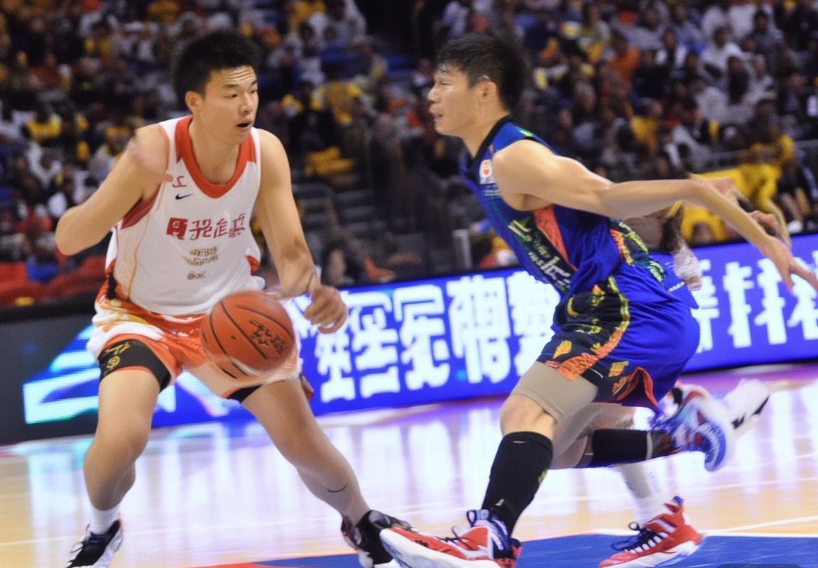 2016年CBA上海辽宁巅峰对决：激情碰撞与精彩瞬间回顾(图2)